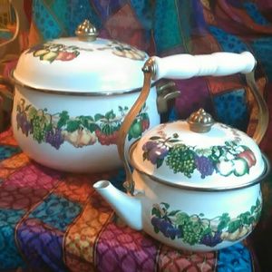 TABLETOP VITROCERAMIC STOCK POT AND TEAPOT